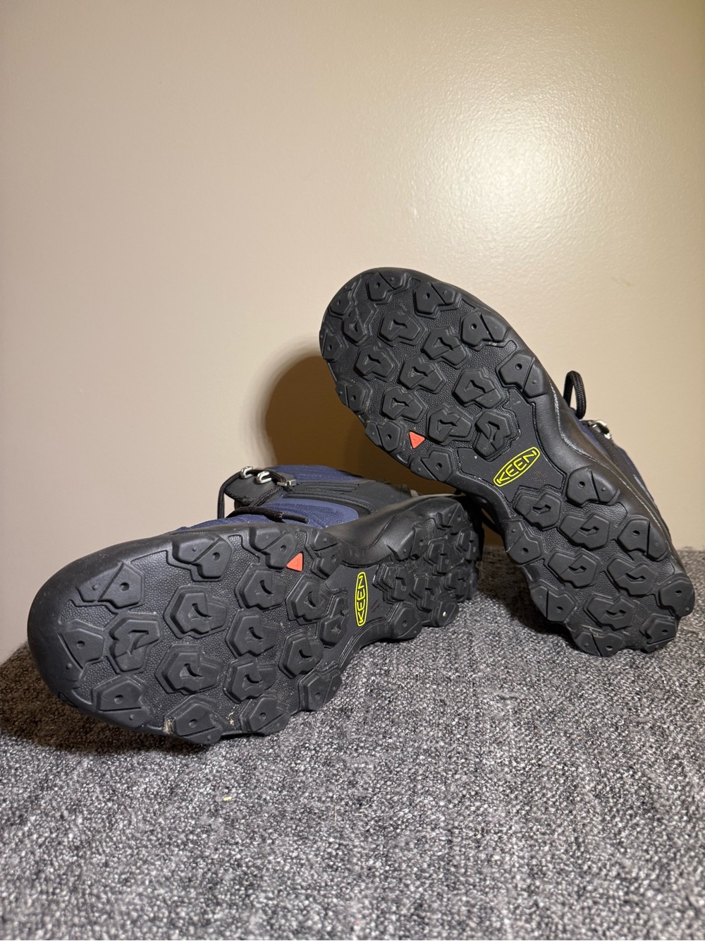 Keen Navy and Black Men's Trail Sneakers - Picture 6 of 7